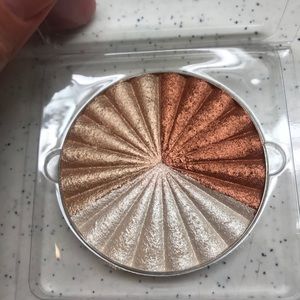 OFRA Nikkietutorials Everglow Highlighter